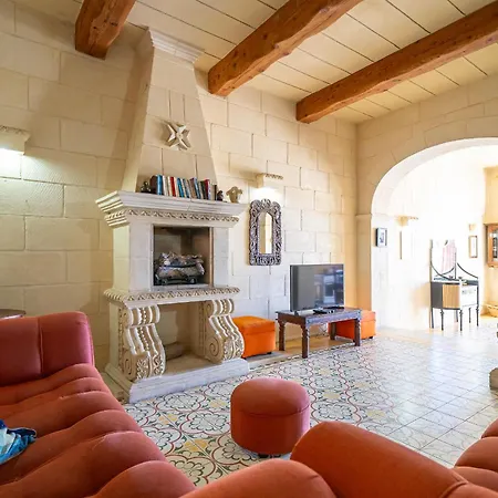3 Bedroom Holiday With Large Private Pool And Views