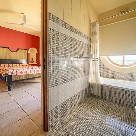 3 Bedroom Holiday With Large Private Pool And Views *