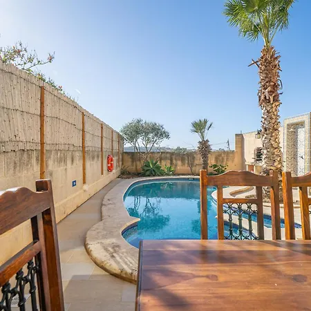 3 Bedroom Holiday With Large Private Pool And Views Xewkija