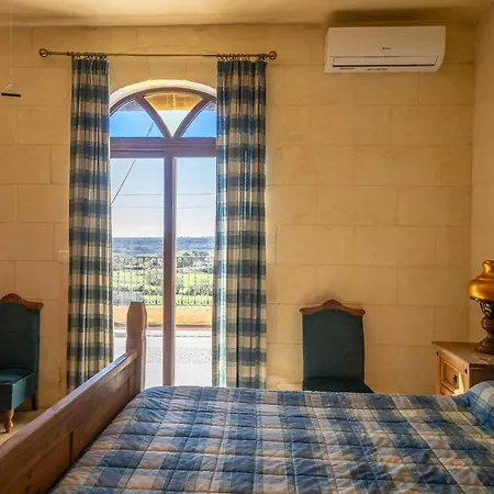 3 Bedroom Holiday With Large Private Pool And Views Xewkija