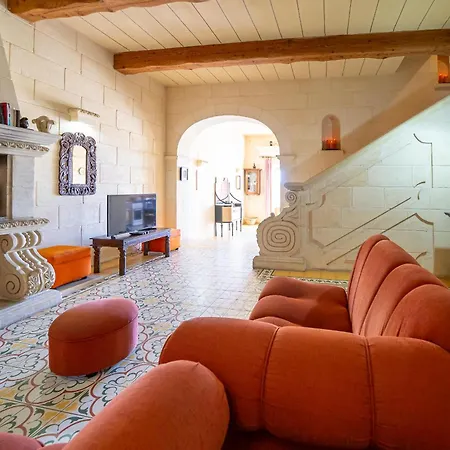 3 Bedroom Holiday With Large Private Pool And Views *